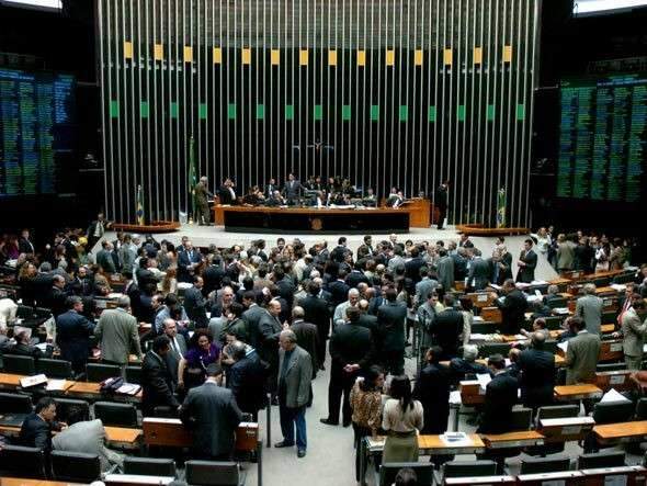 Deputados federais de MS se dividem sobre redu&ccedil;&atilde;o da maioridade penal