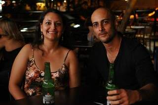 Aline e Alex são frequentadores do bar. (Foto: Alcides Neto)
