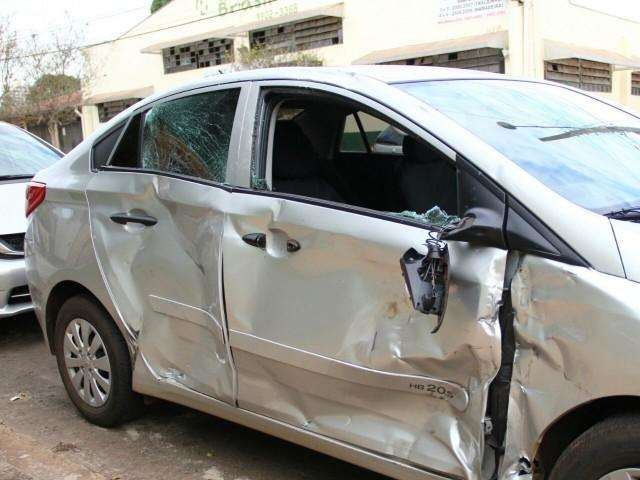 Carro n&atilde;o para em preferencial e atropela motociclista no Monte Castelo