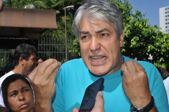 Do palanque ao &ldquo;corpo a corpo&rdquo;, desfile atrai candidatos ao cargo de prefeito