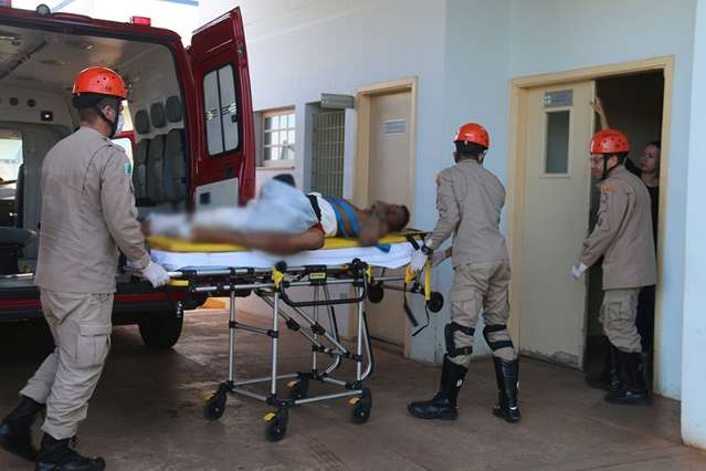 Socorro &eacute; acionado ap&oacute;s 5 horas e adolescente morre em capotagem 