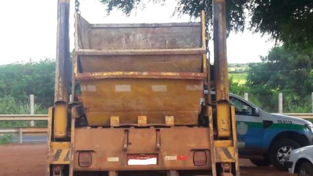Empres&aacute;rio &eacute; multado em R$ 15 mil por descarte irregular de ca&ccedil;ambas