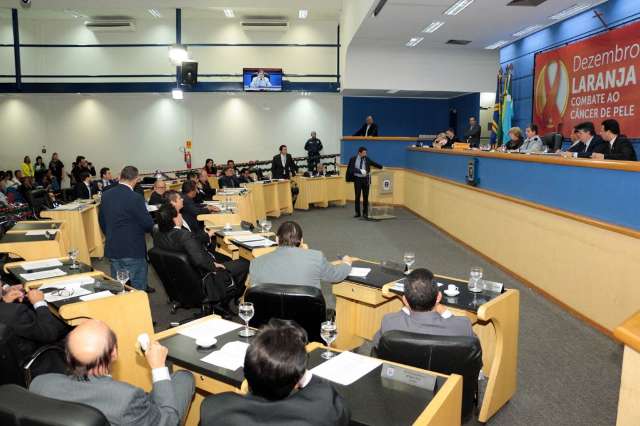 Projeto sobre constru&ccedil;&atilde;o de portais na cidade fica para 2018