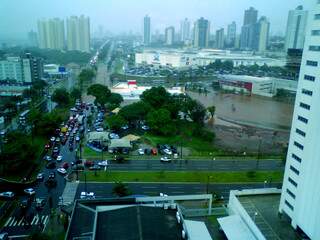 Na Avenida Afonso Pena, trânsito ficou prejudicado. (Foto: Renan de Oliveira Teles)