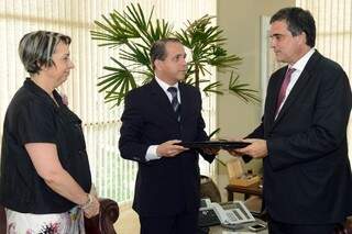 Secretária da Secretaria Nacional de Segurança Pública, Regina Miki, coronel Carlos Alberto David Santos e o ministro da Justiça, Eduardo Cardozo. 