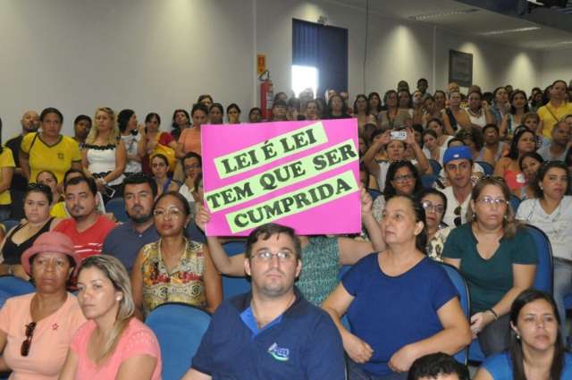 Protesto de professores atravanca vota&ccedil;&atilde;o de reajuste do IPTU