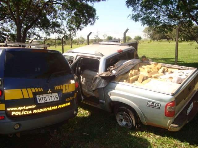 Mais de 1 tonelada de maconha &eacute; apreendida em ve&iacute;culo abandonado na BR-163
