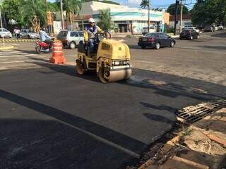 Alguns trechos do asfalto danificado estão sendo recuperados (Foto:Divulgação)