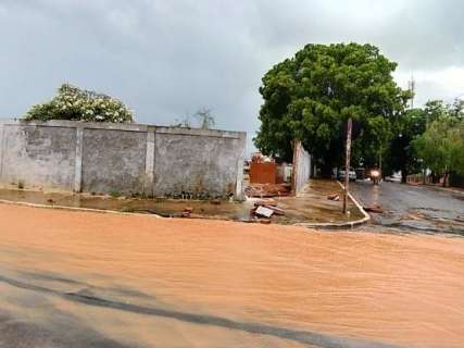 Com 53 ruas danificadas pela chuva, Coxim decreta estado de emergência