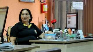 Dona Erotildes Oliveira trabalha lá há 22 anos no teatro.