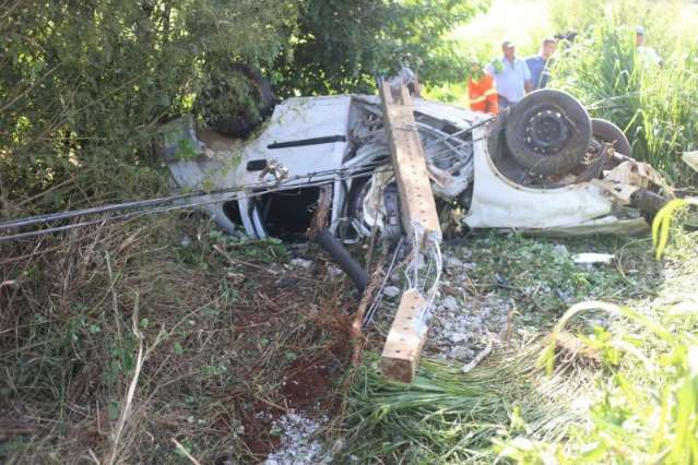 Pol&iacute;cia investiga se carro que capotou e matou motorista tinha coca&iacute;na