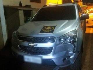 A camionete modelo S10, prata, foi roubada em Patrocínio, MG. (Foto: DOF) 