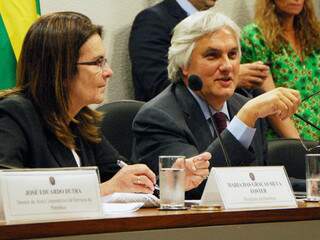 Presidente da Petrobras, Graça Foster, ao lado do senador Delcídio do Amaral (PT/MS) (Foto: Divulgação)