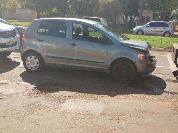 Motorista causa acidente com tr&ecirc;s ve&iacute;culos ao desviar de buraco