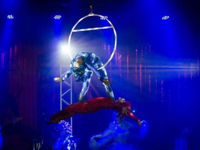 Com ex-protagonista do Cirque du Soleil, espet&aacute;culo Universo Casuo chega dia 28
