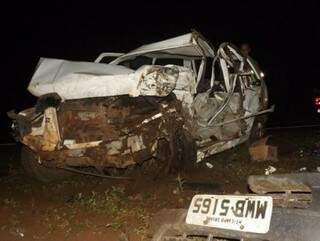 Veículo que a vítima estava ficou destruído (Foto: Alvorada Informa)