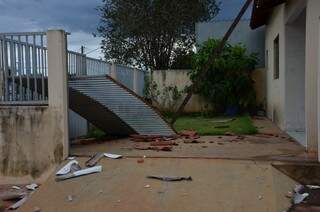Casas ficaram danificadas. (Foto: Costa Rica em Foco)