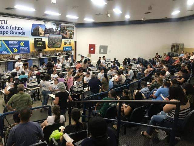 Nem dep&oacute;sito de 13&ordm; do servidor salva os comerciantes da frustra&ccedil;&atilde;o