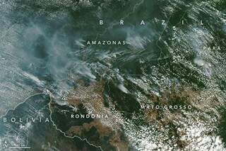 Imagem da Nasa mostra fumaça de queimadas na Amazônia, região onde o uso do fogo para limpar áreas está proibido por 60 dias. (Foto: Nasa)