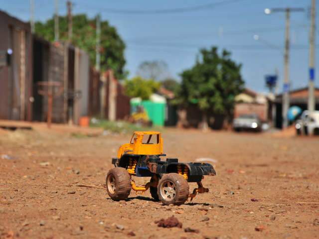  Garoto de 13 anos que teve faca cravada na cabe&ccedil;a recebe alta da Santa Casa