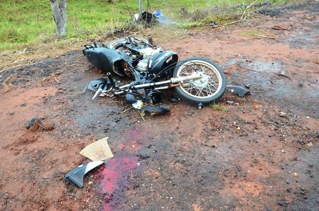 Motociclista morre ap&oacute;s colis&atilde;o com carro; condutor  fugiu sem prestar socorro