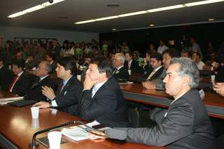 Deputado Reinaldo Azambuja (PSDB-MS) em reunião que articula mobilização pró CPI da Corrupção. (Foto: Kelly Venturini)
