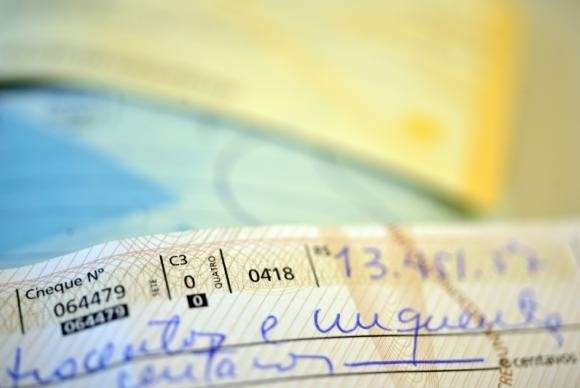 Para especialistas, uso do cheque em transa&ccedil;&otilde;es banc&aacute;rias n&atilde;o ser&aacute; extinto
