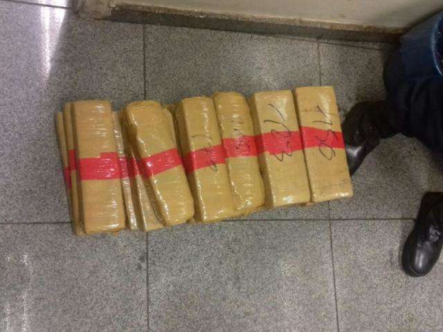 Jovens s&atilde;o presas depois de serem flagradas com maconha na rodovi&aacute;ria 