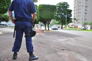 Guardas municipais ajudaram na apreensão de menores de idade envolvidos em assalto (Foto: João Garrigó)