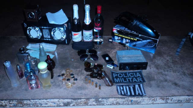  Tr&ecirc;s s&atilde;o presos ap&oacute;s invadir casa e render fam&iacute;lia em Brasil&acirc;ndia