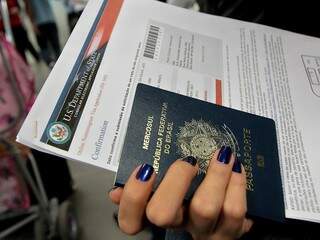 O formulário DS-160 exige muito cuidado no seu preenchimento para não comprometer o pedido de visto (Foto: Clayton de Souza/AE/Reprodução)