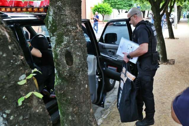 Ap&oacute;s 3 horas, termina opera&ccedil;&atilde;o da PF nas casas de familiares de Bumlai