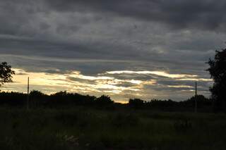 Imagem captada agora cedo mostra tempo nublado na Capital. (Foto: Marlon Ganassin)