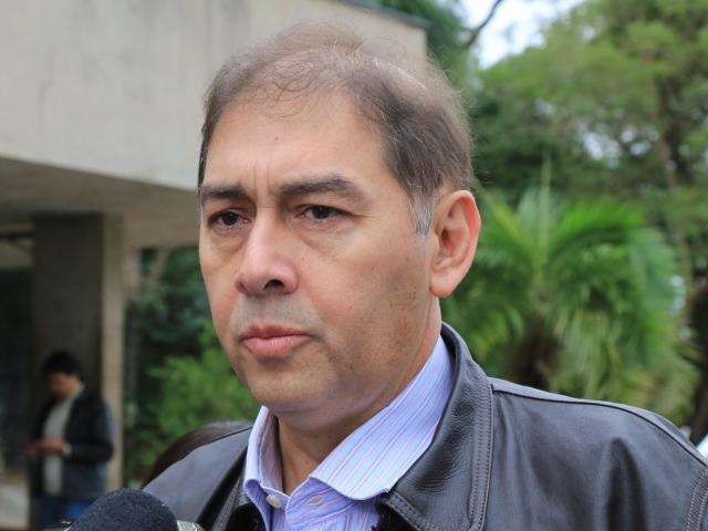 Bernal tenta convencer professores e reafirma que greve &eacute; a&ccedil;&atilde;o pol&iacute;tica