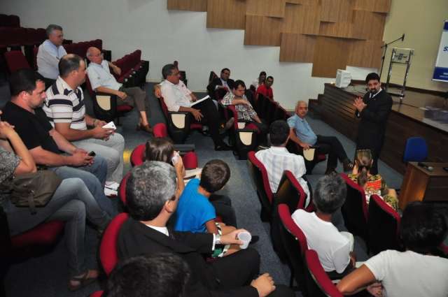 A&ccedil;&atilde;o civil p&uacute;blica vai tentar reverter demiss&otilde;es de professores do CNEC