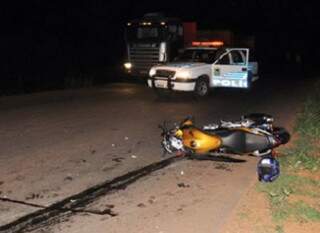 Motociclistas bateram de frente e duas pessos morreram (Foto: Luciana Aguiar/Coxim Agora)