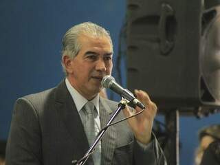 Reinaldo discursando em agenda pública (Foto: Marina Pacheco)