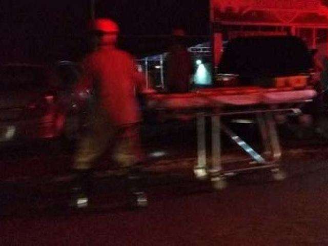 Pistoleiros invadem quadra e tentam matar dono de campo de futebol