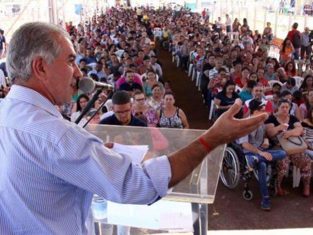Governador visita Caravana da Sa&uacute;de e autoriza R$ 11 milh&otilde;es em obras