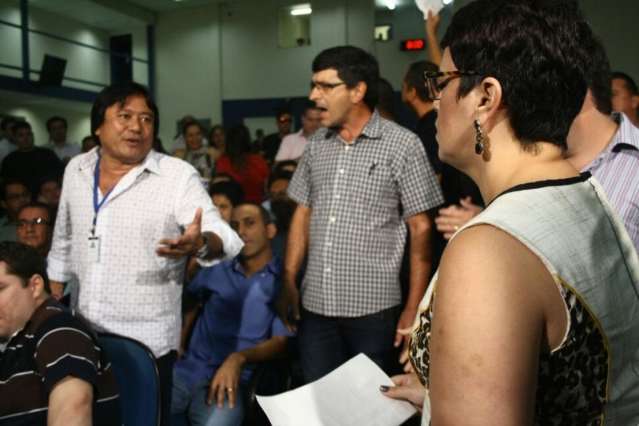 Vice-presidente do Tribunal suspende processo de cassa&ccedil;&atilde;o de Bernal