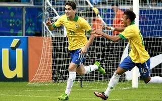 Oscar festeja o primeiro gol hoje (Foto: Wesley Santos / ARENAPOA)