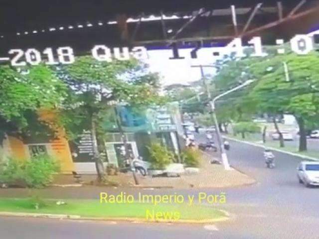 V&iacute;deo mostra pistoleiros executando tatuador a tiros na fronteira 