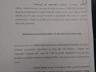 Servidor de MS se incomoda com cuspe e pede afastamento de Jean Wyllys