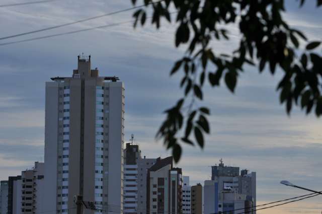 Domingo ser&aacute; de forte calor e chuva em pontos isolados durante a tarde