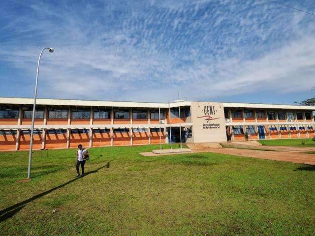 Inscri&ccedil;&otilde;es para a vaga de professor com sal&aacute;rio de at&eacute; R$ 8 mil encerram amanh&atilde;
