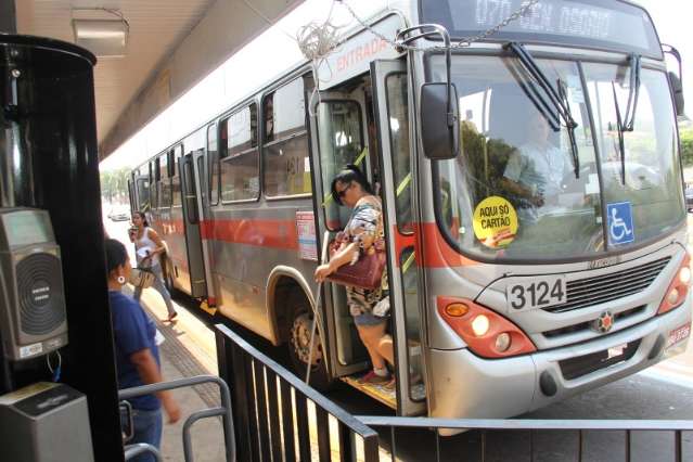 Prefeito n&atilde;o cria fundo para gratuidade e tarifa de &ocirc;nibus pode subir