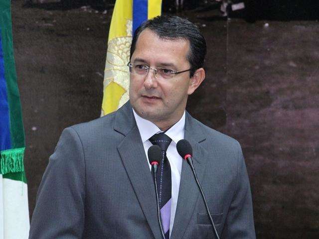 Vereador cobra explica&ccedil;&atilde;o sobre nepotismo cruzado na prefeitura e C&acirc;mara