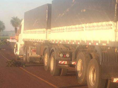 Moradores d&atilde;o tr&eacute;gua, mas querem novo bloqueio amanh&atilde; na MS-470