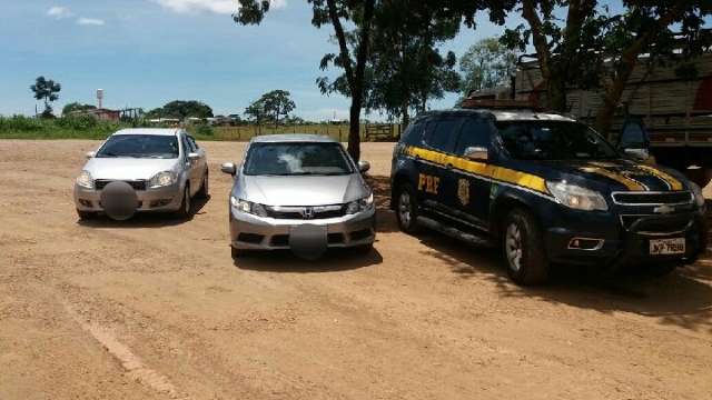 Ap&oacute;s persegui&ccedil;&atilde;o em rodovia, dois s&atilde;o presos com ve&iacute;culo roubado