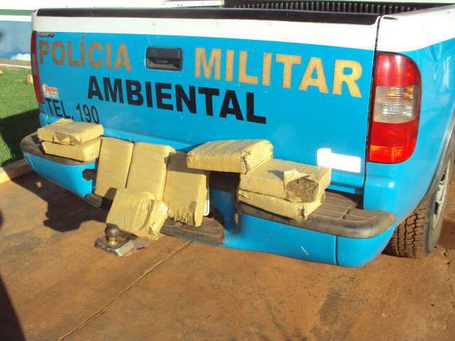 PMA encontra 10,6 kg de maconha abandonada em rodovia